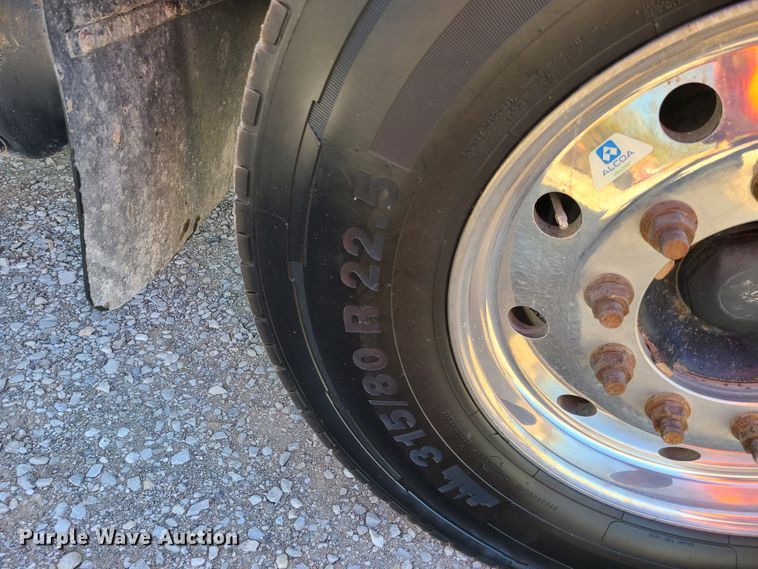 image for item EL9506 2010 Mack CHU  semi truck