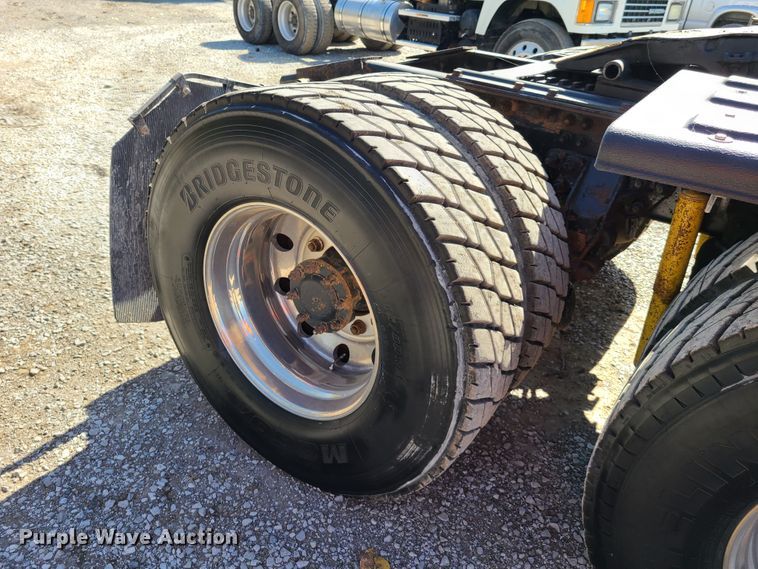 image for item EL9506 2010 Mack CHU  semi truck