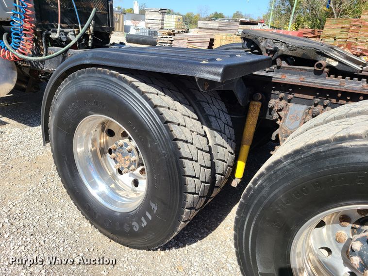 image for item EL9506 2010 Mack CHU  semi truck