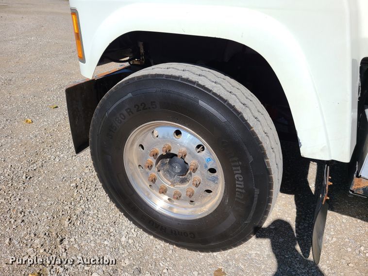 image for item EL9506 2010 Mack CHU  semi truck