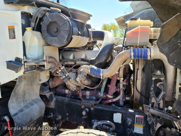 image for item EL9506 2010 Mack CHU  semi truck