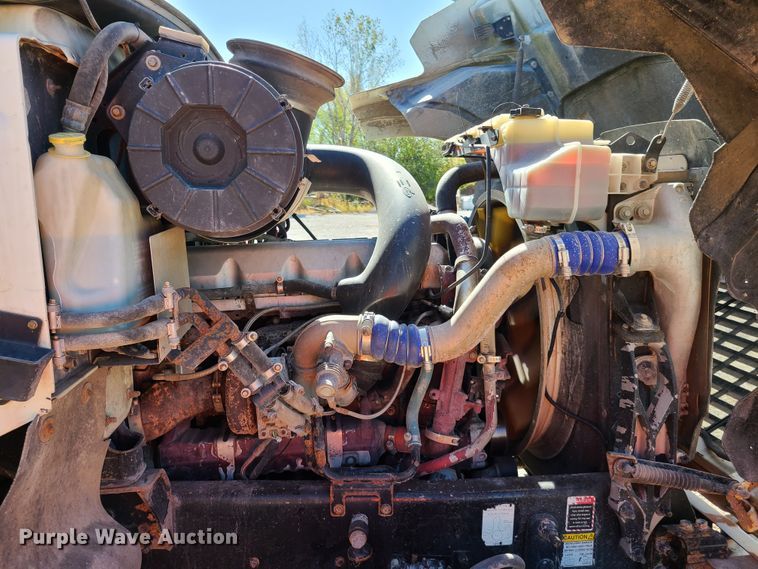 image for item EL9506 2010 Mack CHU  semi truck