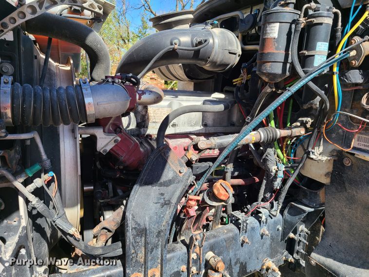 image for item EL9506 2010 Mack CHU  semi truck