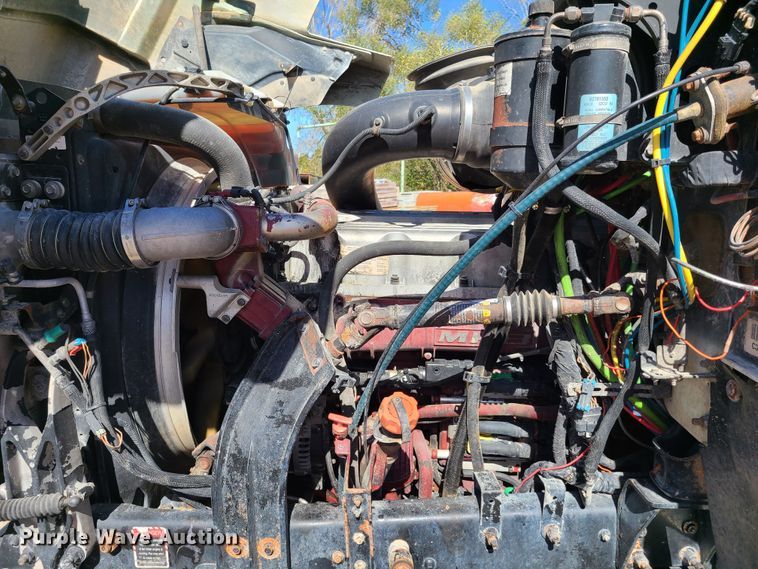 image for item EL9506 2010 Mack CHU  semi truck