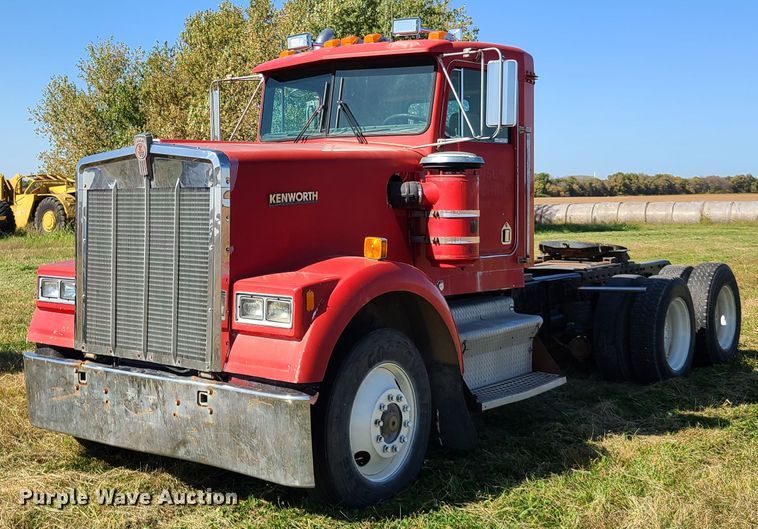 image for item EL9510 1986 Kenworth W900  semi truck