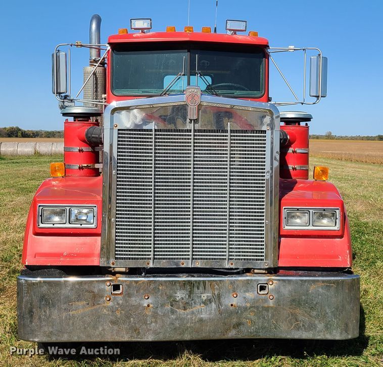 image for item EL9510 1986 Kenworth W900  semi truck