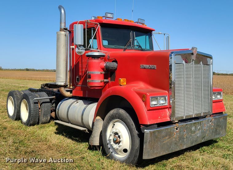 image for item EL9510 1986 Kenworth W900  semi truck