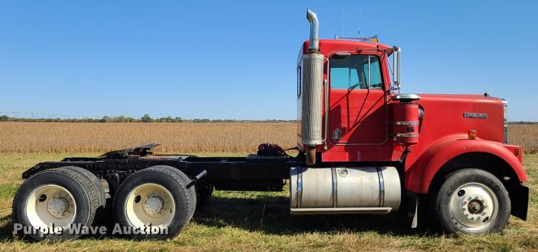 image for item EL9510 1986 Kenworth W900  semi truck