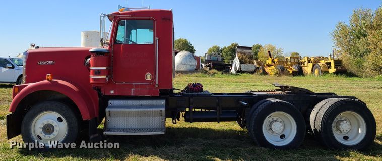 image for item EL9510 1986 Kenworth W900  semi truck