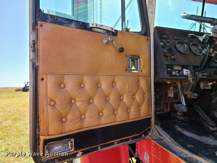 image for item EL9510 1986 Kenworth W900  semi truck