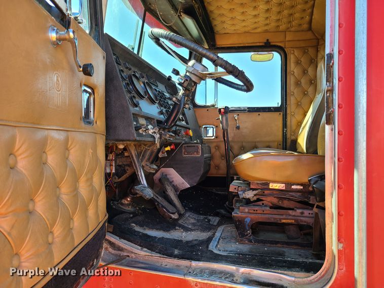 image for item EL9510 1986 Kenworth W900  semi truck