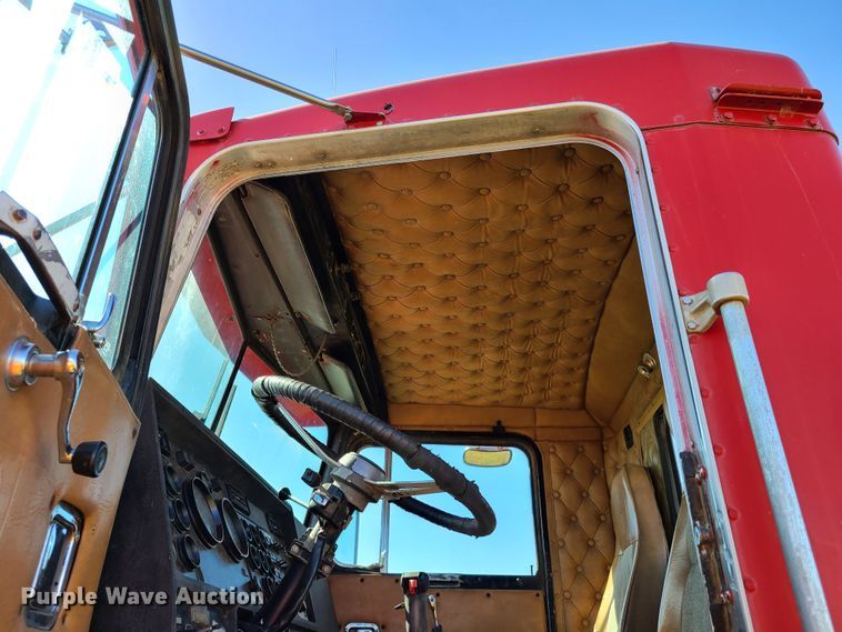 image for item EL9510 1986 Kenworth W900  semi truck