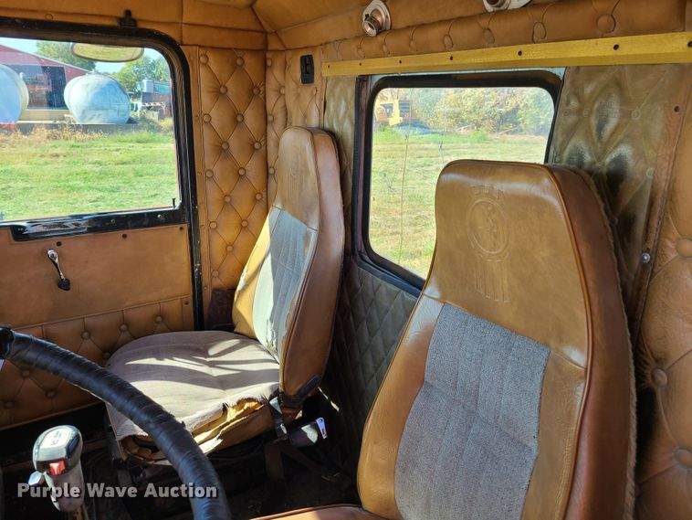 image for item EL9510 1986 Kenworth W900  semi truck