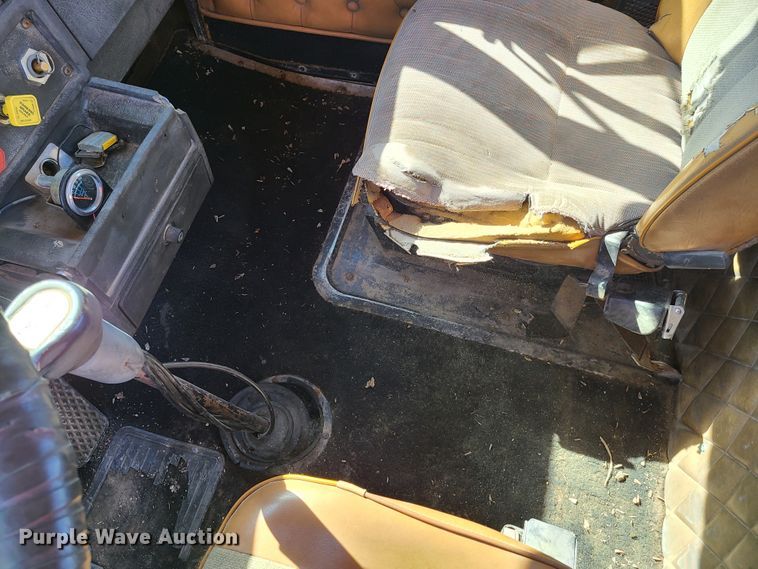 image for item EL9510 1986 Kenworth W900  semi truck