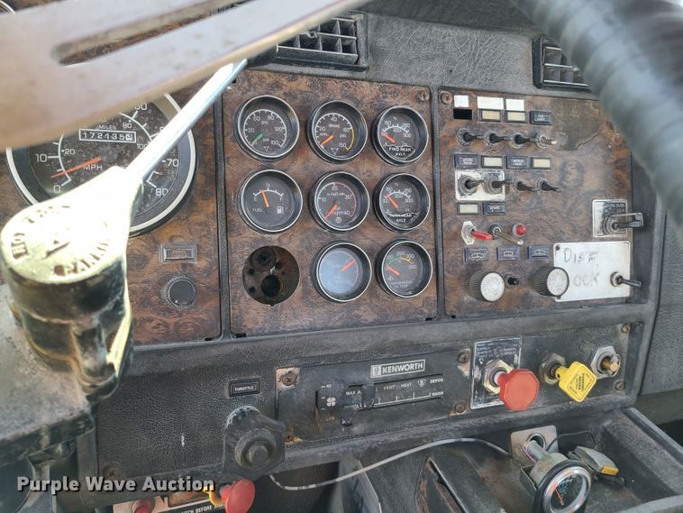 image for item EL9510 1986 Kenworth W900  semi truck
