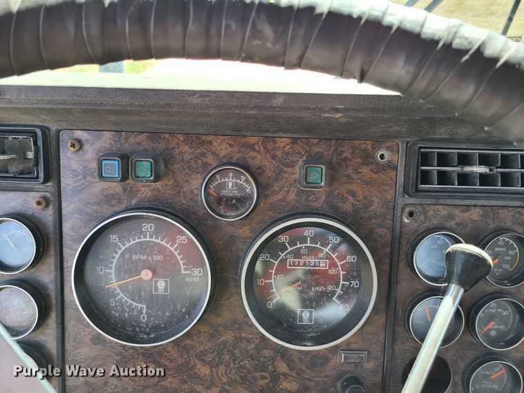 image for item EL9510 1986 Kenworth W900  semi truck