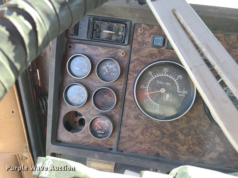 image for item EL9510 1986 Kenworth W900  semi truck