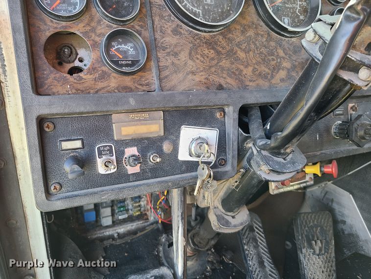 image for item EL9510 1986 Kenworth W900  semi truck