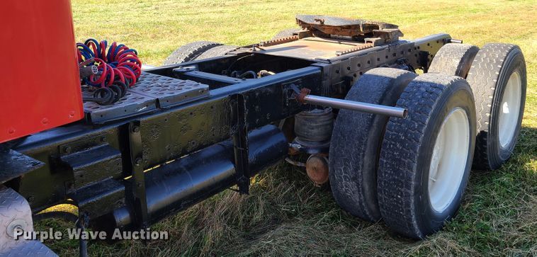 image for item EL9510 1986 Kenworth W900  semi truck