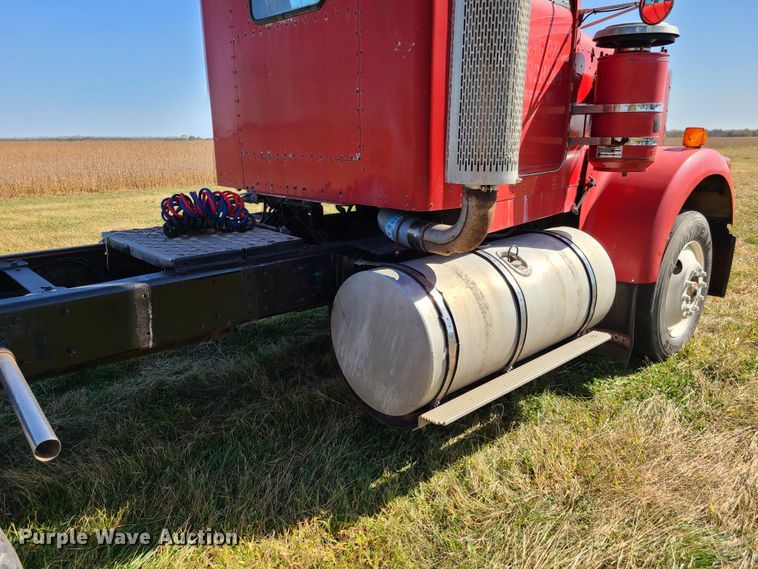 image for item EL9510 1986 Kenworth W900  semi truck