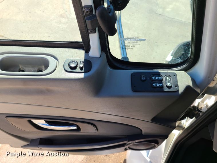 image for item EL9522 2014 International ProStar  semi truck