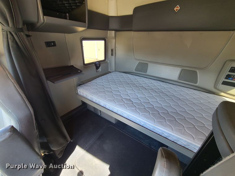 image for item EL9522 2014 International ProStar  semi truck