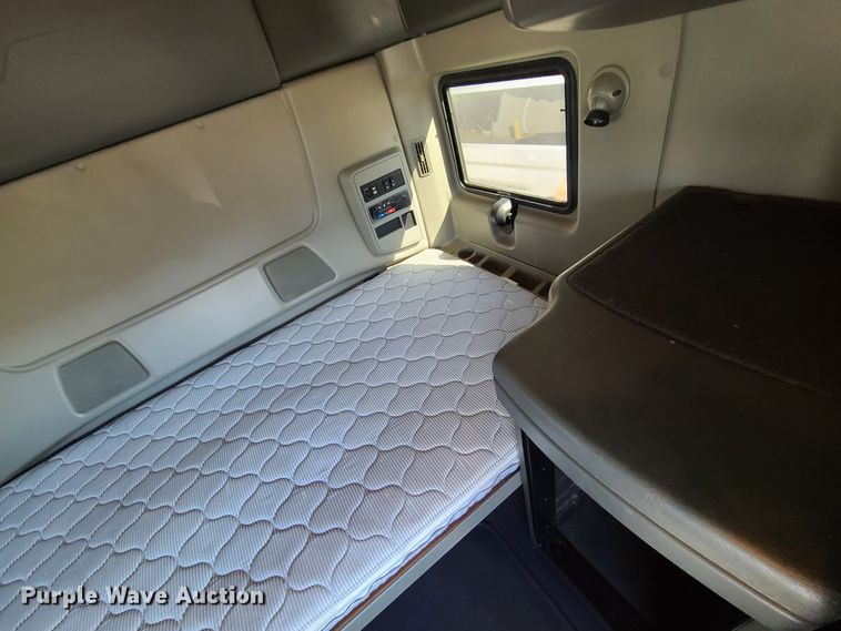 image for item EL9522 2014 International ProStar  semi truck