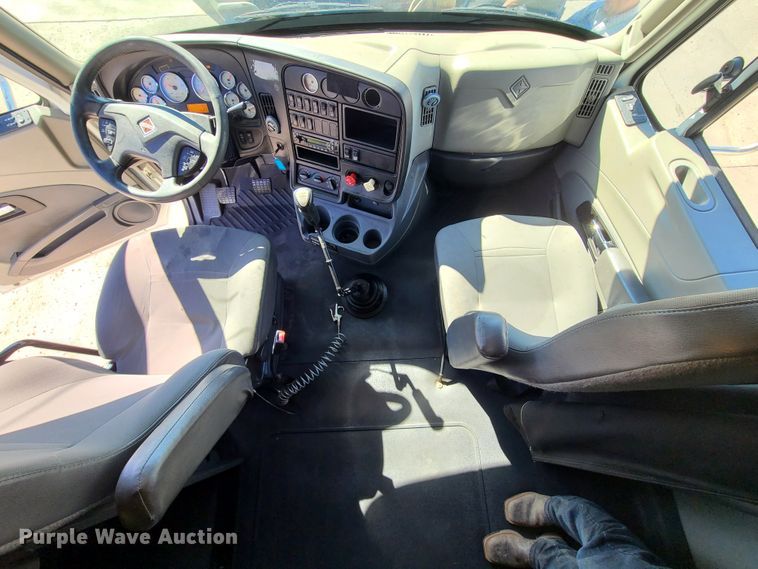 image for item EL9522 2014 International ProStar  semi truck