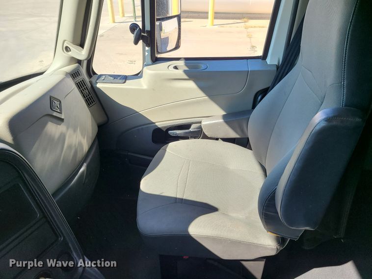 image for item EL9522 2014 International ProStar  semi truck