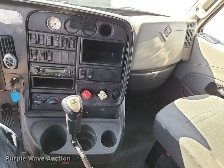 image for item EL9522 2014 International ProStar  semi truck