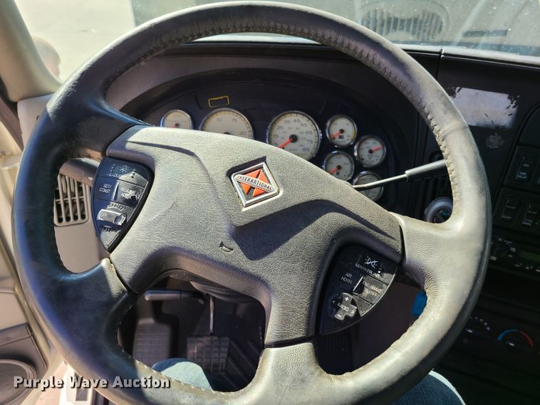 image for item EL9522 2014 International ProStar  semi truck