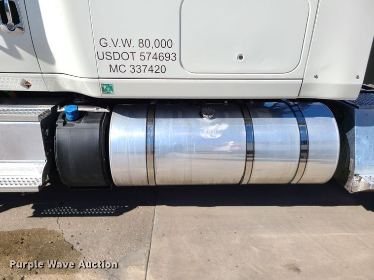 image for item EL9522 2014 International ProStar  semi truck