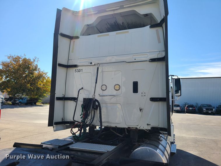 image for item EL9522 2014 International ProStar  semi truck