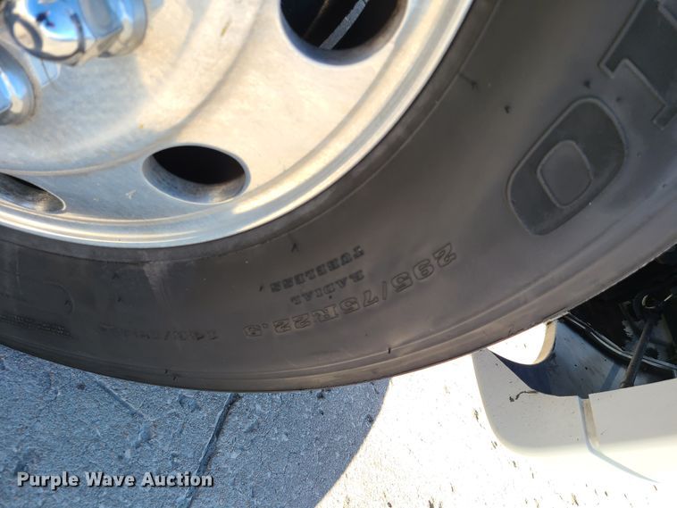 image for item EL9522 2014 International ProStar  semi truck