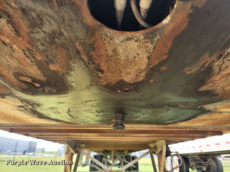 image for item ET9014 1971 Fruehauf FB9F240 dry van trailer