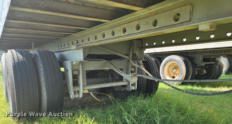 image for item ET9014 1971 Fruehauf FB9F240 dry van trailer