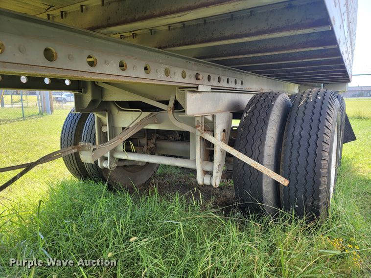 image for item ET9014 1971 Fruehauf FB9F240 dry van trailer