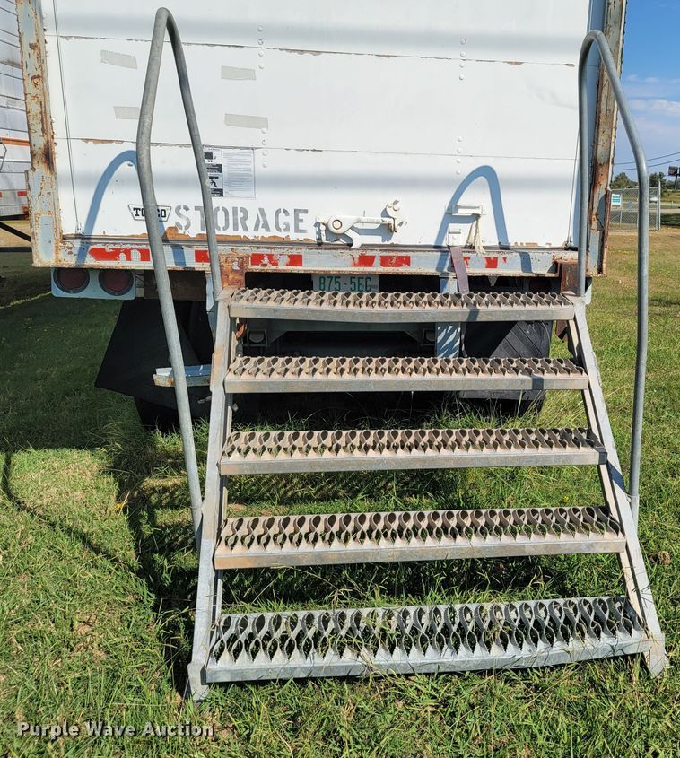 image for item ET9014 1971 Fruehauf FB9F240 dry van trailer