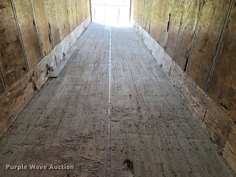 image for item ET9014 1971 Fruehauf FB9F240 dry van trailer