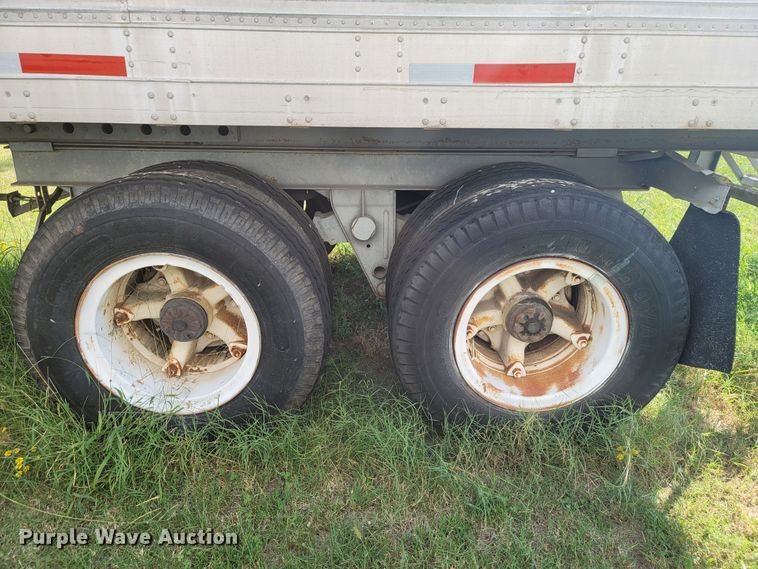 image for item ET9014 1971 Fruehauf FB9F240 dry van trailer