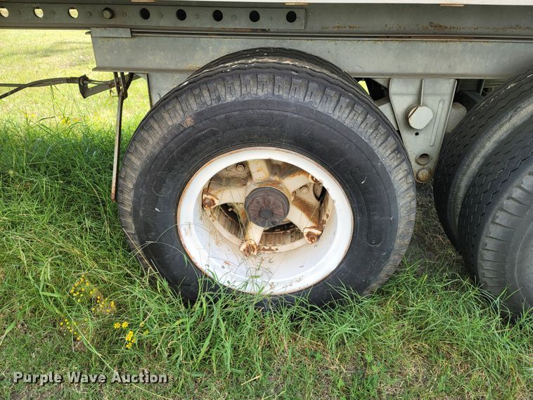 image for item ET9014 1971 Fruehauf FB9F240 dry van trailer