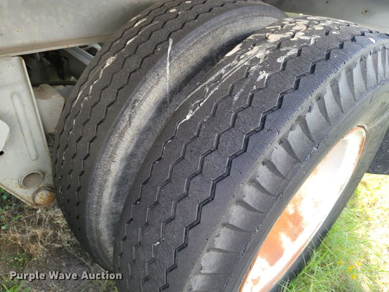 image for item ET9014 1971 Fruehauf FB9F240 dry van trailer