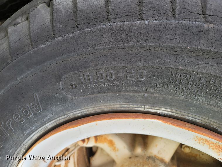 image for item ET9014 1971 Fruehauf FB9F240 dry van trailer