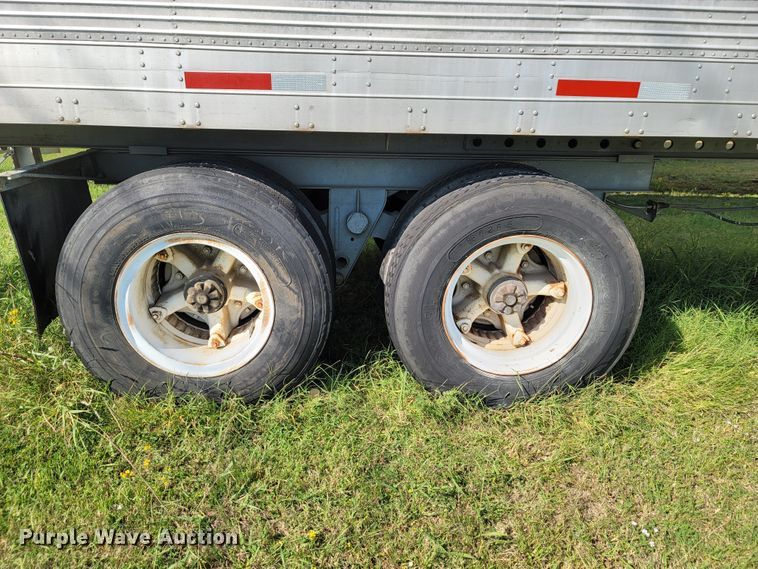image for item ET9014 1971 Fruehauf FB9F240 dry van trailer