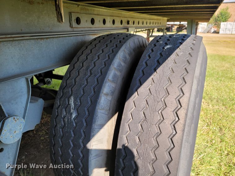 image for item ET9014 1971 Fruehauf FB9F240 dry van trailer