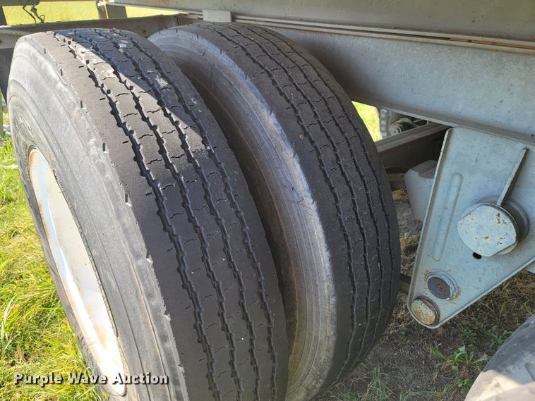 image for item ET9014 1971 Fruehauf FB9F240 dry van trailer