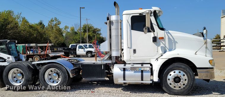 image for item ET9017 2004 International 9200  semi truck
