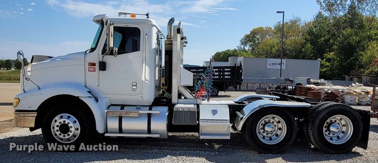 image for item ET9017 2004 International 9200  semi truck