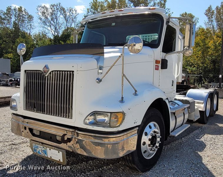 image for item ET9017 2004 International 9200  semi truck