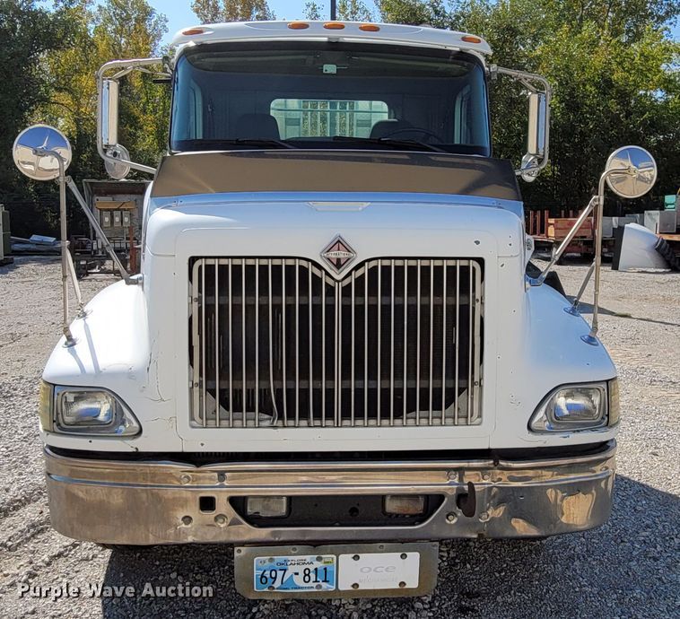 image for item ET9017 2004 International 9200  semi truck